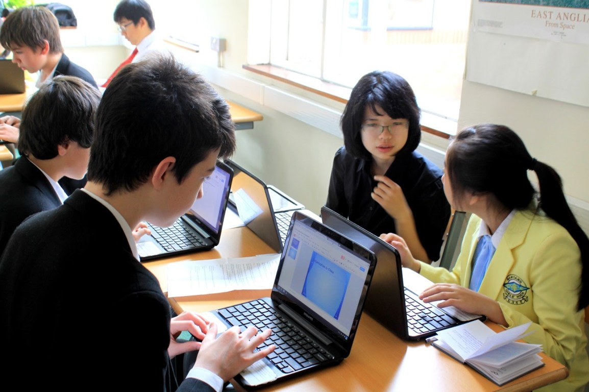 Students from China, Singapore and the United Kingdom Learning&nbsp;Together